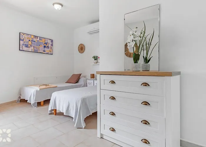 Villa Esmeralda By Abahana Ifach